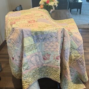 Floral Patchwork Quilt - Pastel Multicolor